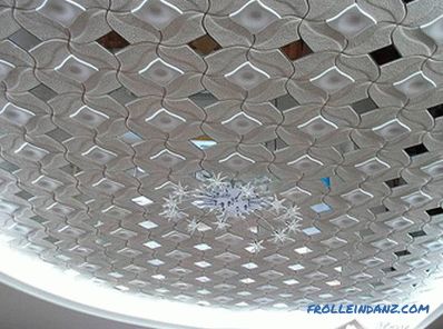 Kako lepilo stropne ploščice - načini lepljenja stropne ploščice + fotografija