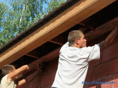 Možnosti vložitve previsov strehe s soffit, folijo ali plastiko + Video