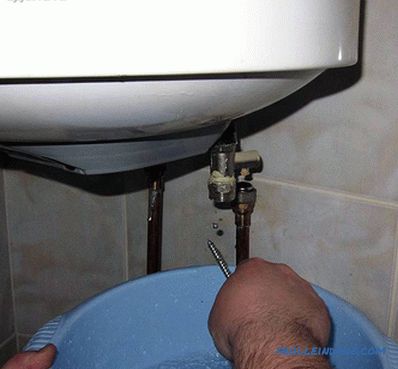 Kako izprazniti vodo iz kotla
